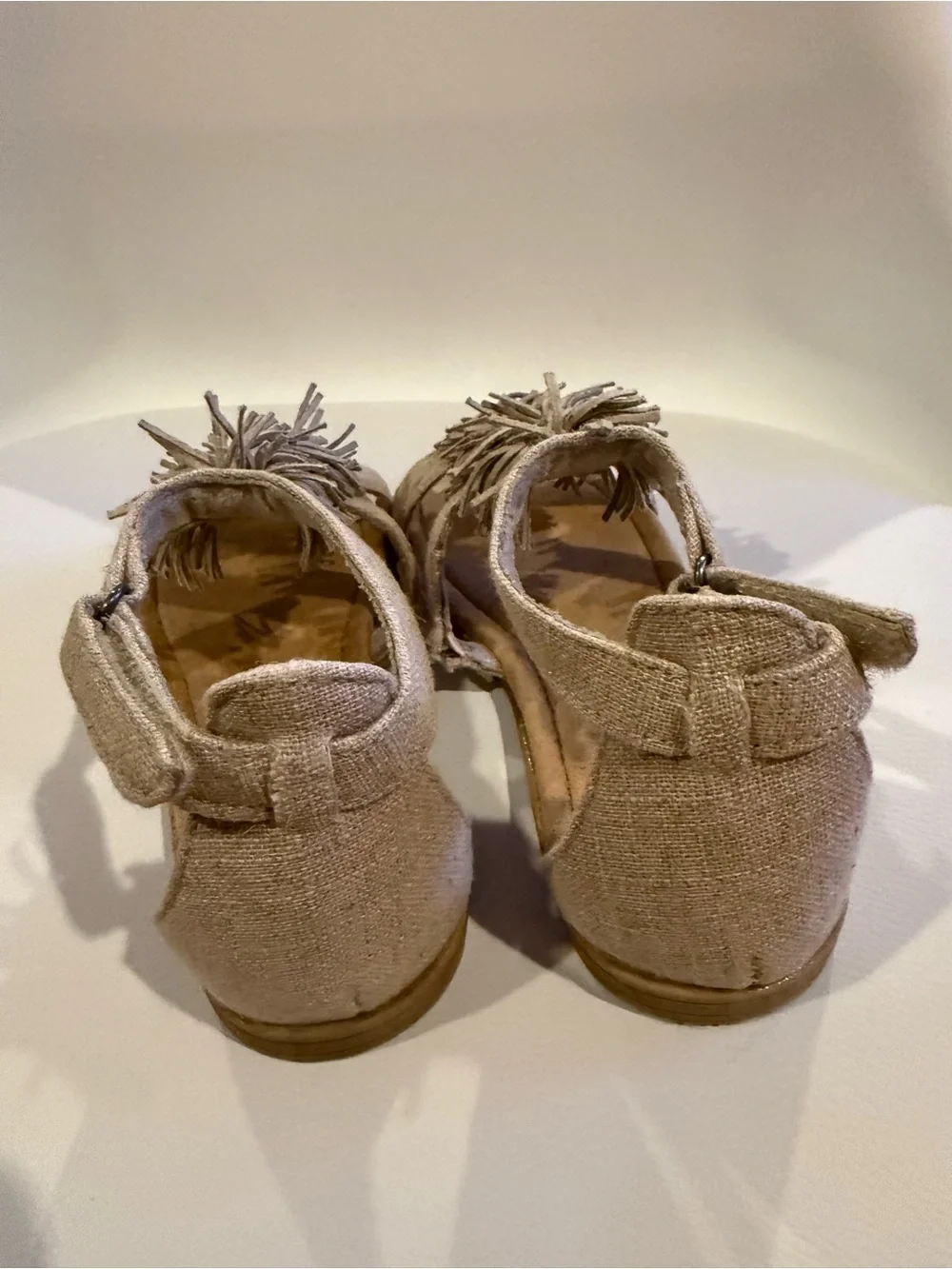 ☀️🌊 Girl’s Minnetonka Beige Fringe Suede Sandals NWT